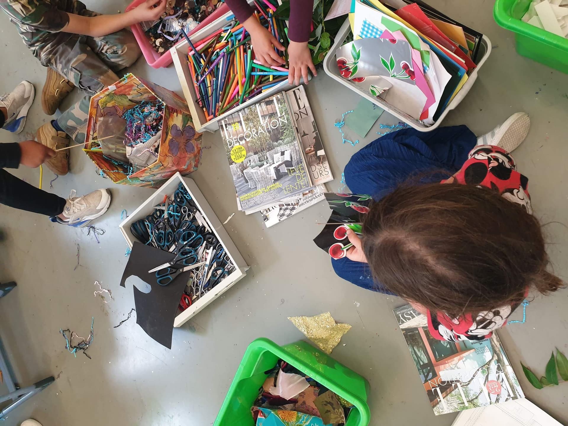 Leerlingen van basisschool 't Landje werken aan hun 'Archief van verbeelding', juli 2020. Foto: openbare basisschool 't Landje.  