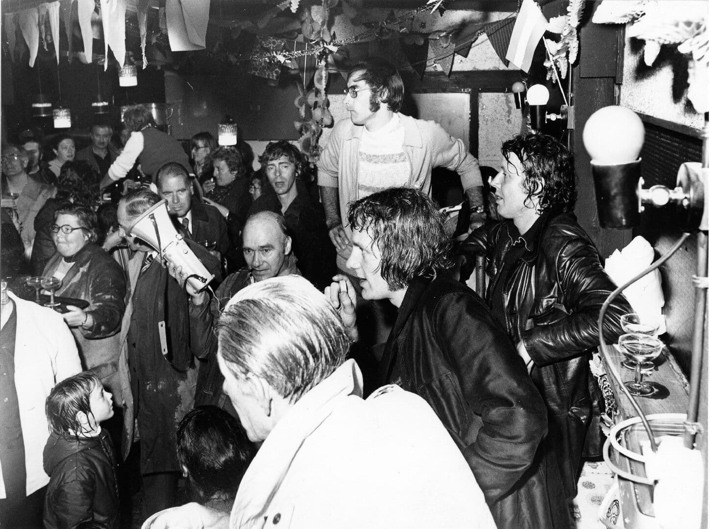 Jouke van den Bout and Paul de Ley at a neigborhood meeting on Bickerseiland. Photo Pieter Boersma. Collection Het Nieuwe Instituut, LEYP, f20-1