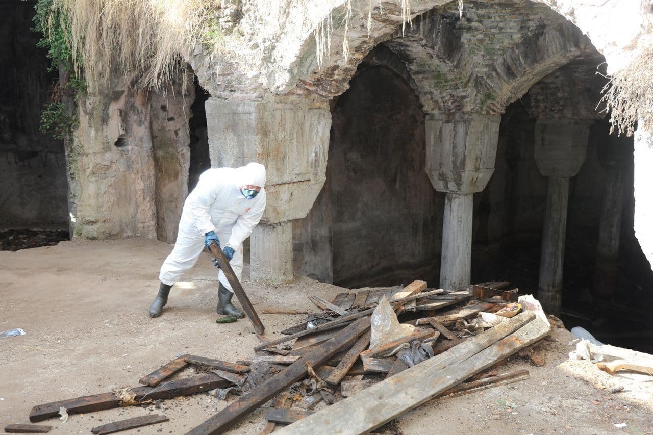 ​​İmamoğlu and his team have also started the restoration of the Kirmasti Cistern. Photo: Ekrem İmamoğlu. 