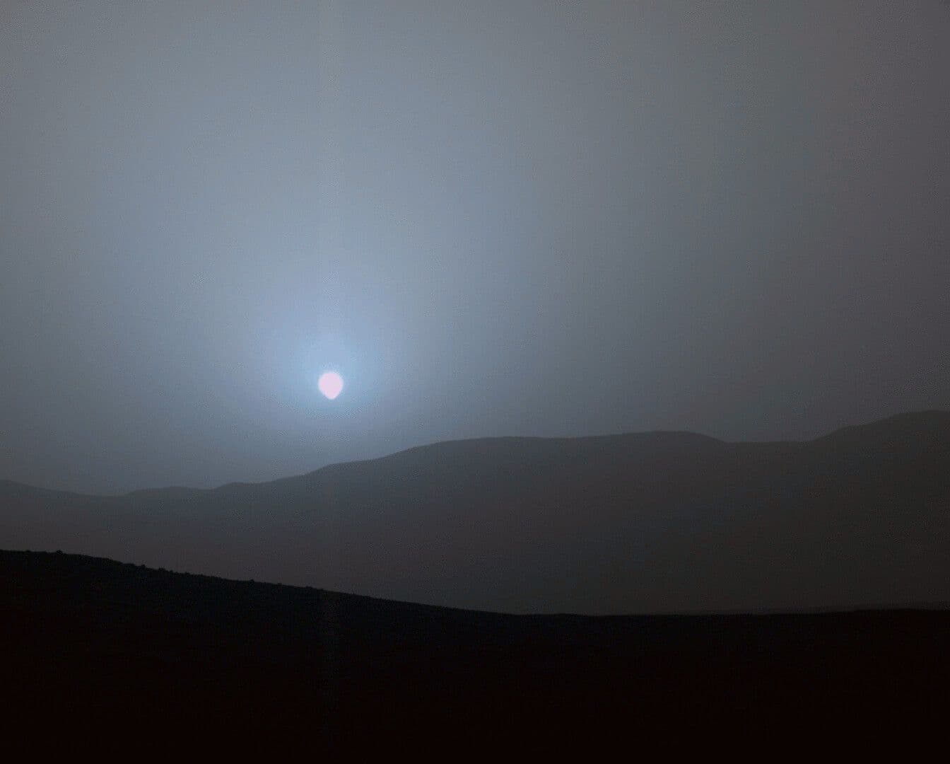 Sunset photographed from Gale Crater by the Mars Curiosity rover on April 15, 2015. Foto: NASA/JPL-Caltech 