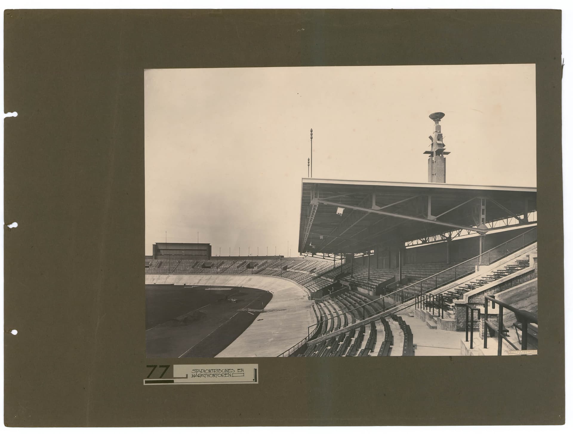 'Stadiontribunes en marathontoren'. Jan Wils. Olympische Stadion Amsterdam, 1928. Foto Technisch Fotobureau Gouda. Collectie Het Nieuwe Instituut, WILS ph205 