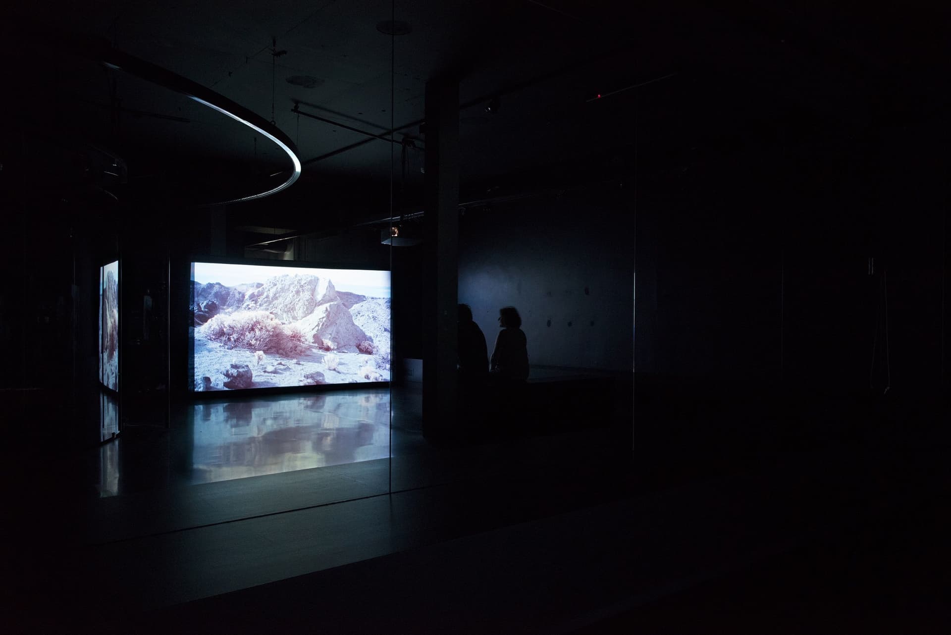 A Projection of the Colonial Imaginary. Video-installatie van Matthew C. Wilson. Foto Petra van der Ree 