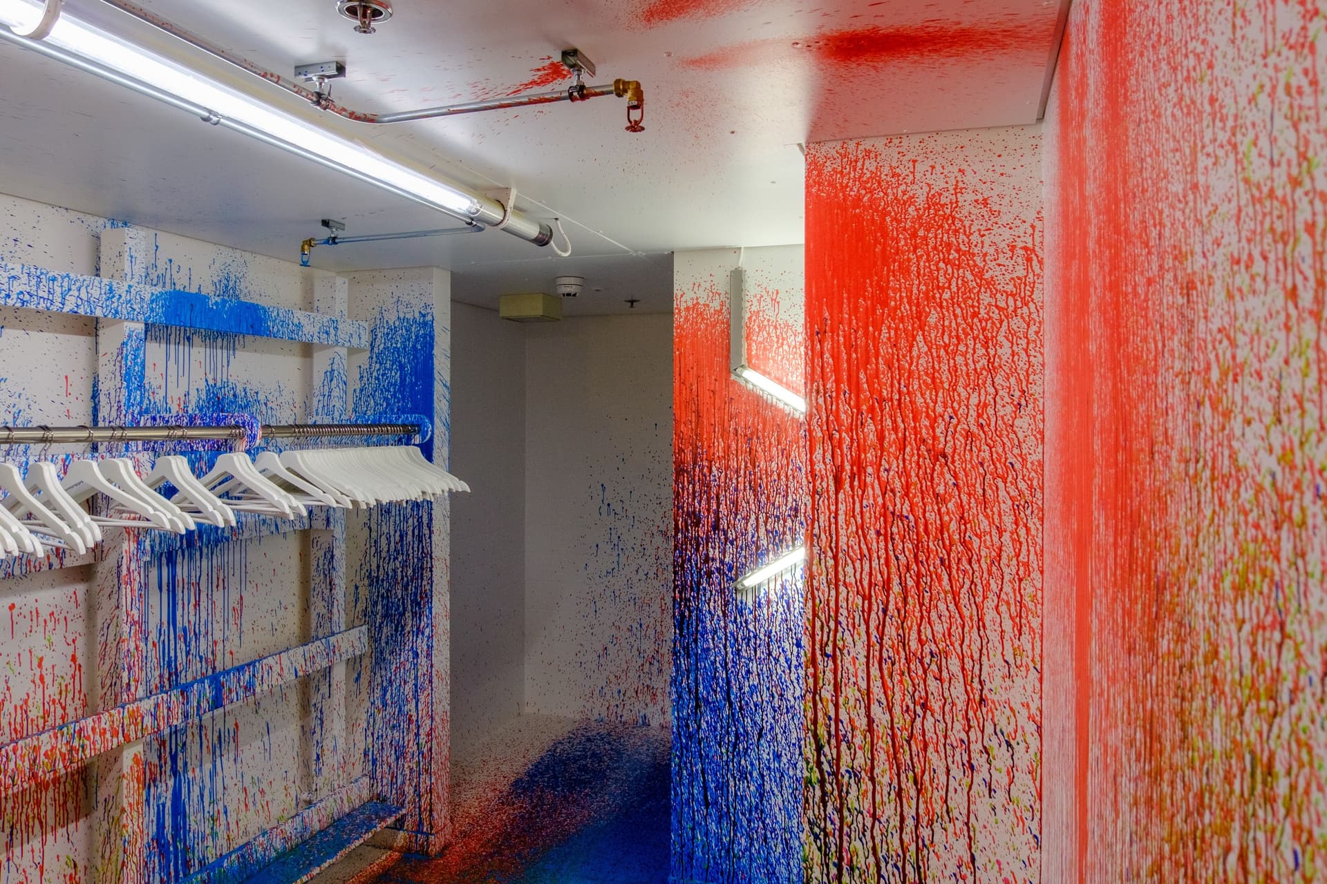  Rutger de Vries, Color Sprinklers, 2020. Foto Johannes Schwartz. 