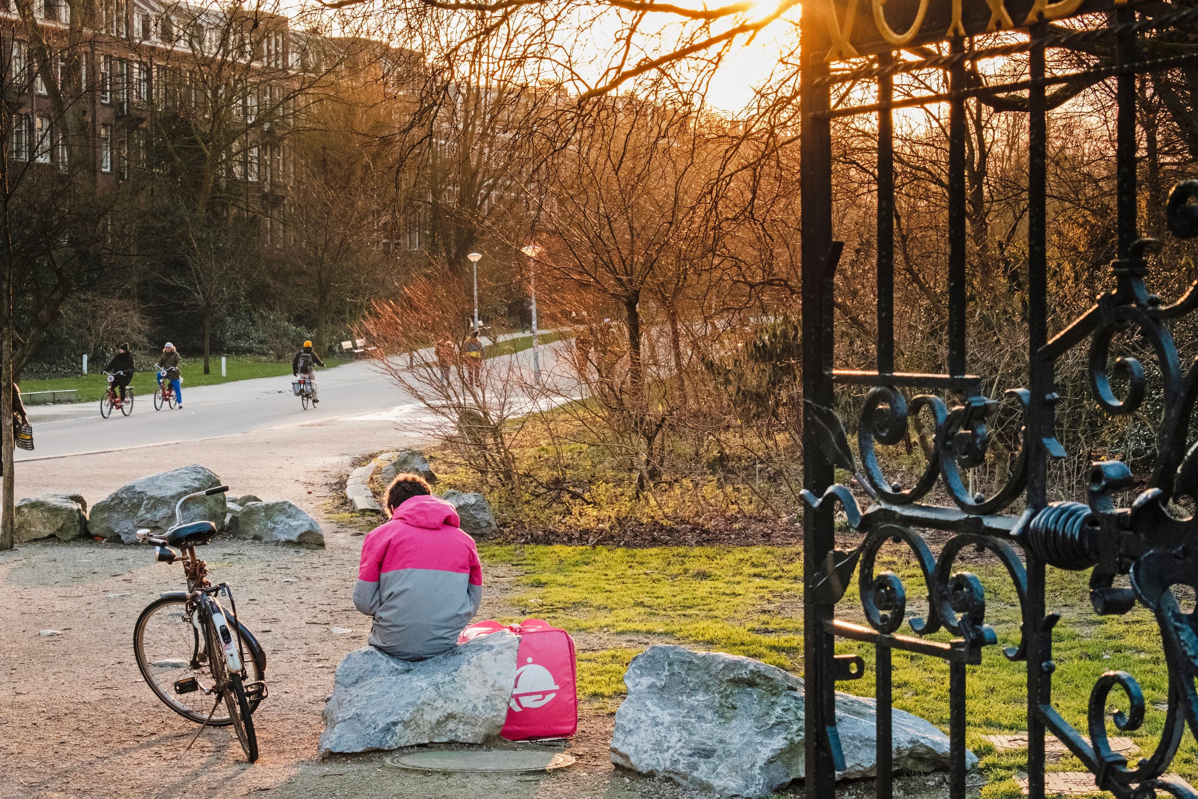 Foodora deliverer, Vondelpark, Amsterdam, 2018. Photo: Johannes Schwartz 