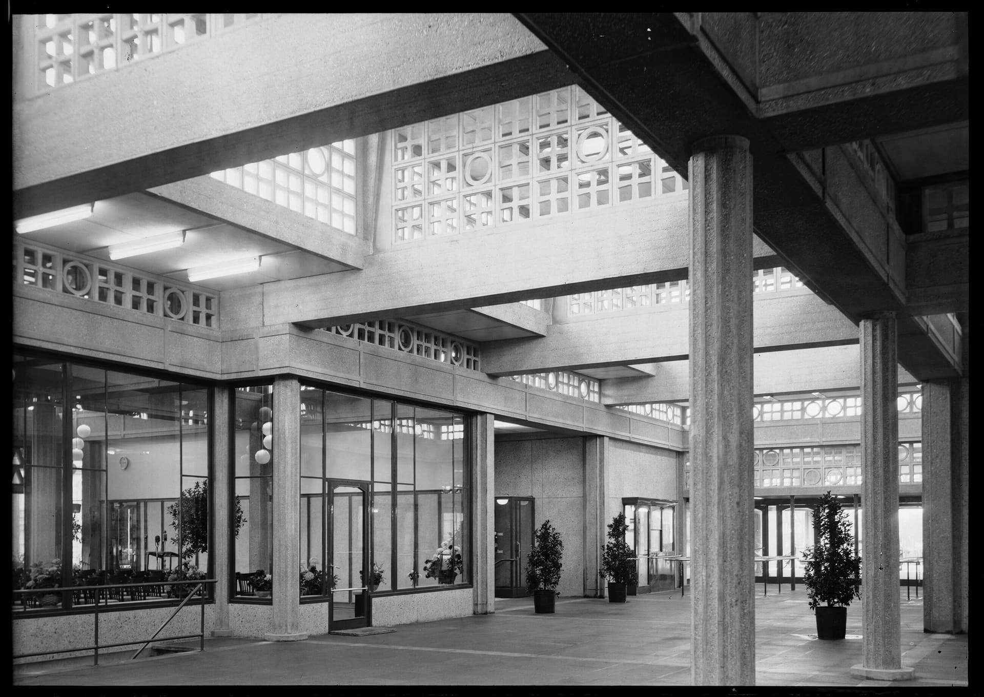 Enschede Central Station, 1949. H.G.J. Schelling. Photographer unknown. Collection Het Nieuwe Instituut 