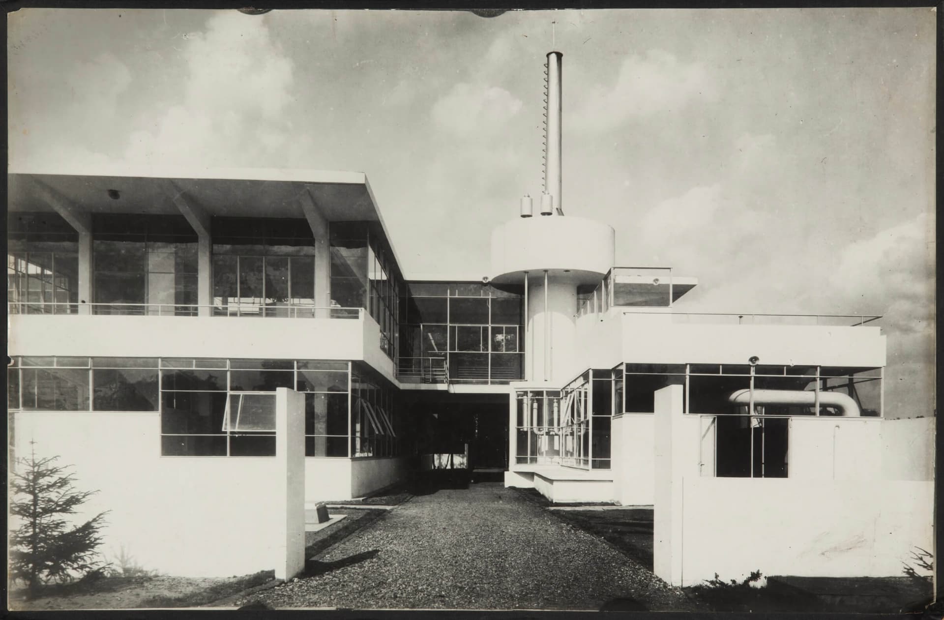 J. Duiker. Zonnestraal sanatorium, Hilversum, 1926-1928. Exhibition print. Collection Het Nieuwe Instituut, JELL ph1 