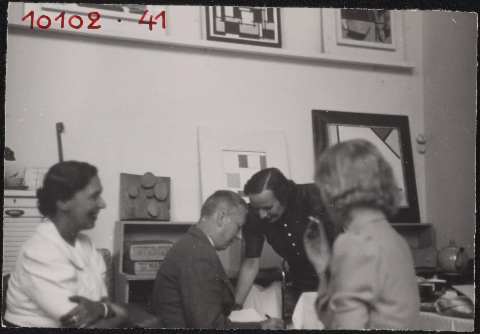 Guests in Theo and Nelly van Doesburg’s studio-house in Meudon-Val-Fleury. Photograph by Piet Zwart, possibly taken during the CIAM conference in Paris in 1937. Collection Het Nieuwe Instituut, ZWAR ph725. Copyright Pictoright 