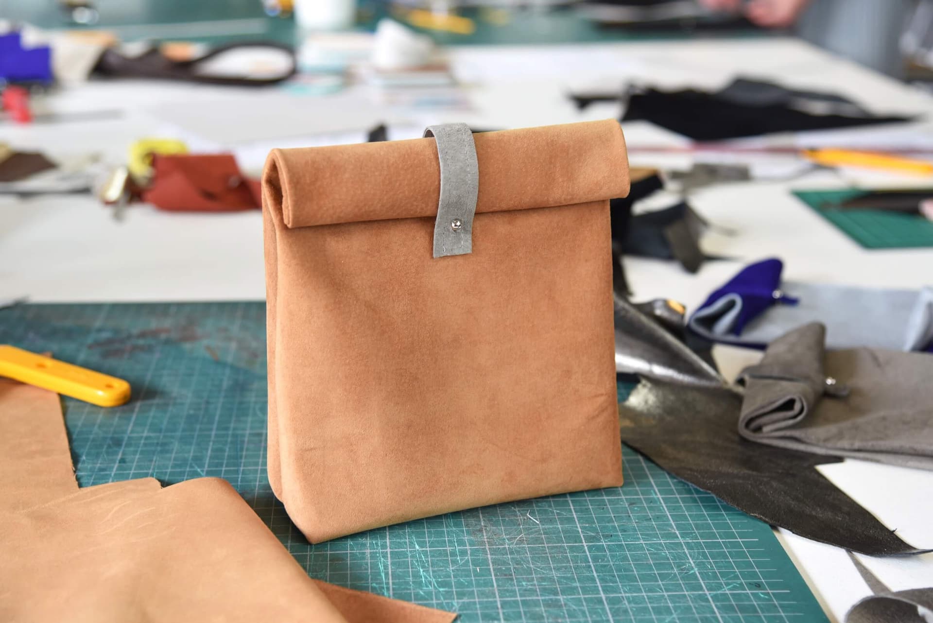 Resultaat van de workshop Little Leather Bag. Foto: Charlotte Kan, Het Nieuwe Instituut 