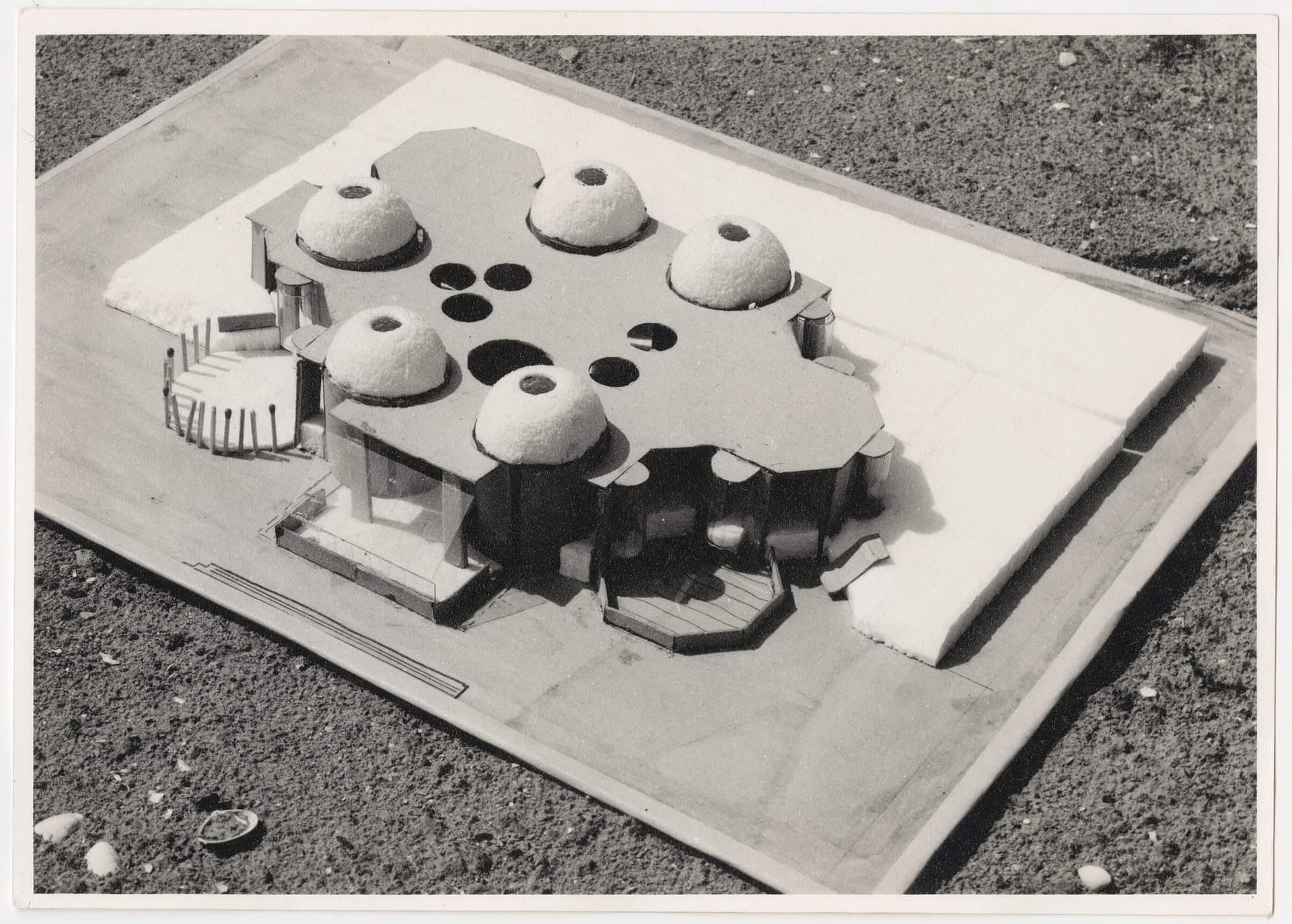 J. Váhl. Nijlpaardenhuis, studieproject TH Delft, 1966. Foto van een maquette. Collectie Het Nieuwe Instituut, VAHL 5  