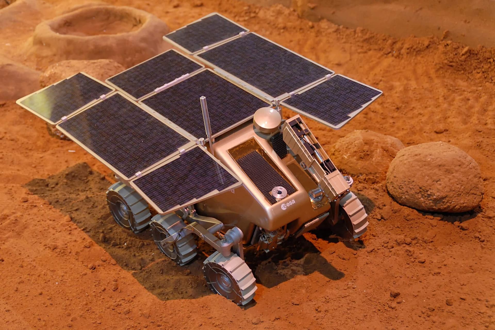 A 1:4 model of the ExoMars rover at the ESA pavilion, 2007 International Paris Air Show at the Le Bourget airport. 