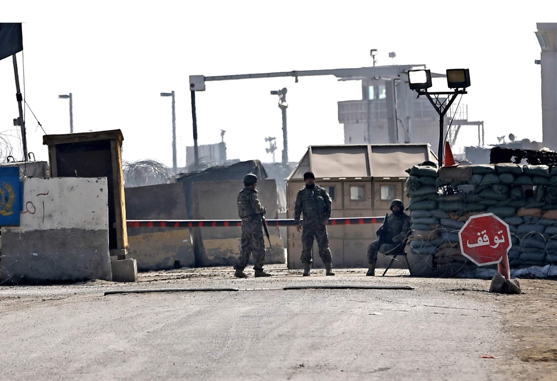 Wegblokkade, Afghanistan (foto: archief FAST) 