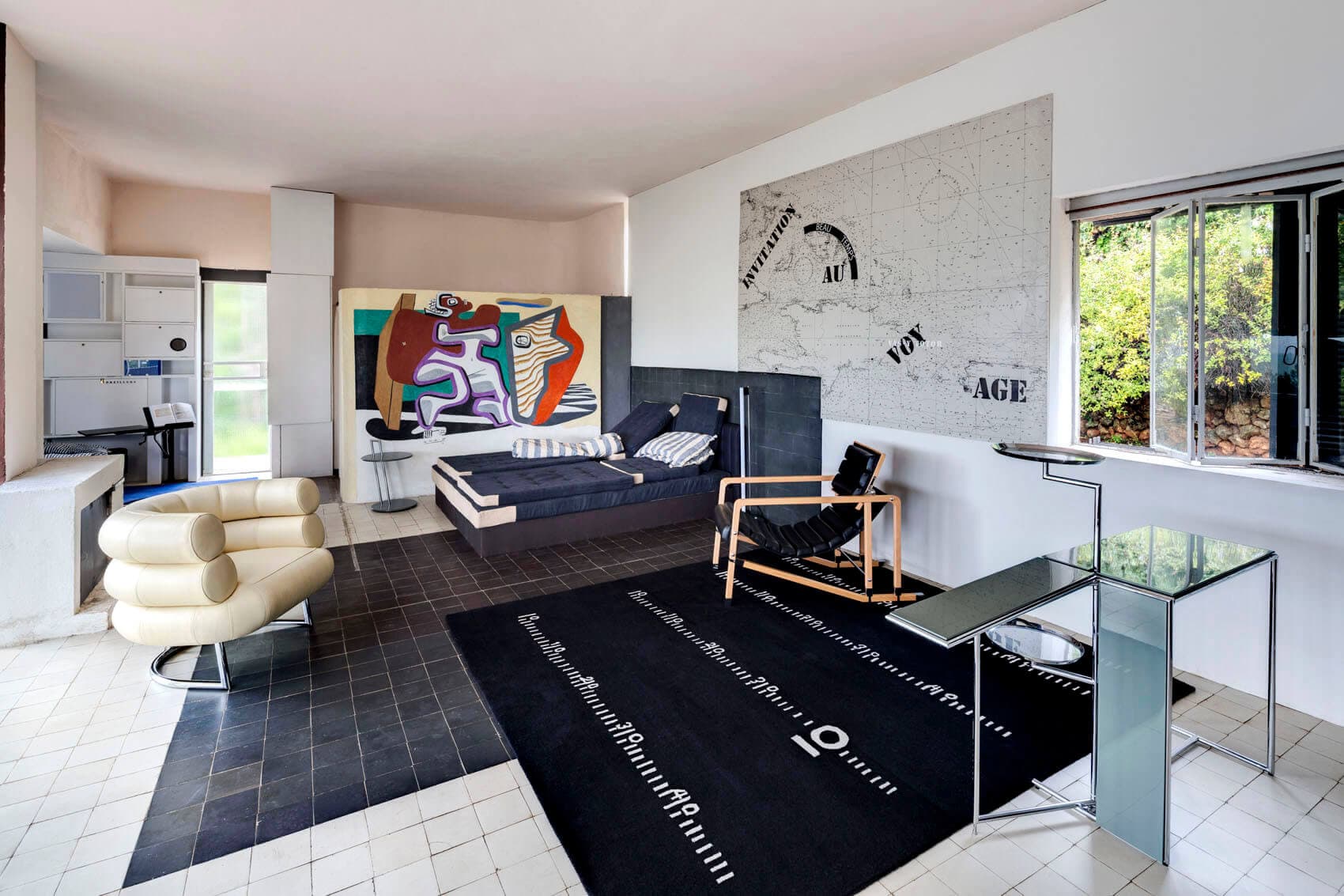 Interieur Villa E-1027 van Eileen Gray. Foto Manuel Bougot. Bron: Association Cap Moderne. 
