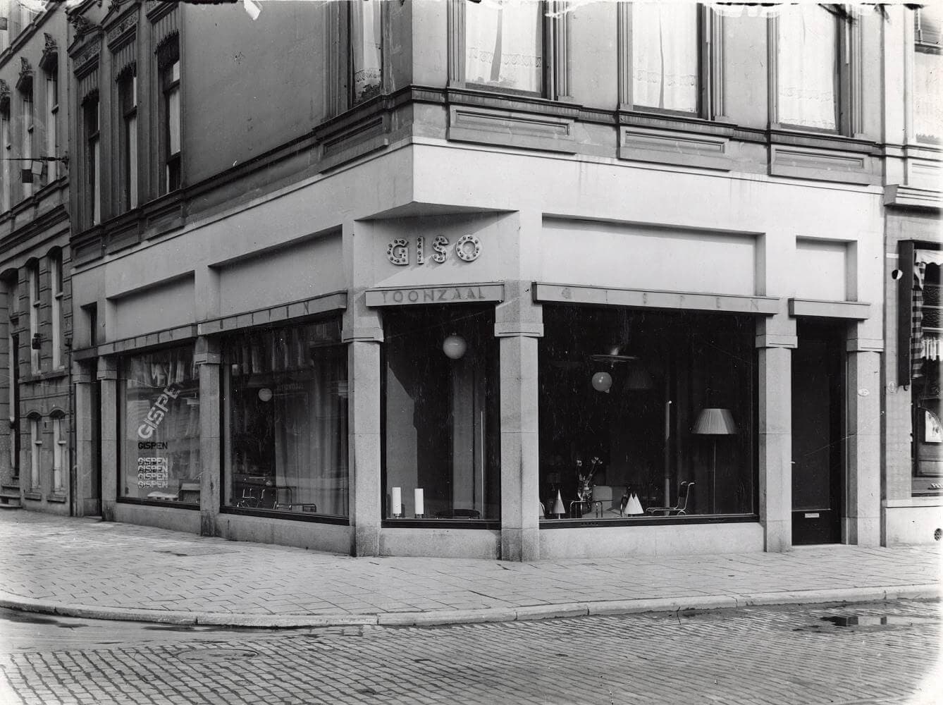 Gispen showroom at the Mauritsweg, Rotterdam. Collection Stichting Gispen 