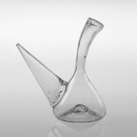 Spaanse kan, 18e eeuw. Collectie Nationaal Glasmuseum Leerdam 