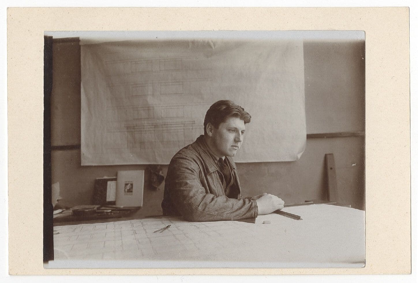 Cornelis van Eesteren, Weimar 1927. Collection Het Nieuwe Instituut, EEST 10 1324. Loan EFL-Stichting 