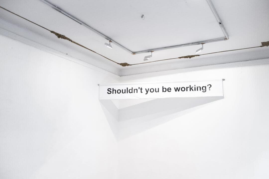 Shouldn’t you be working? Installatie, Sticker, Silvio Lorusso, 2016.