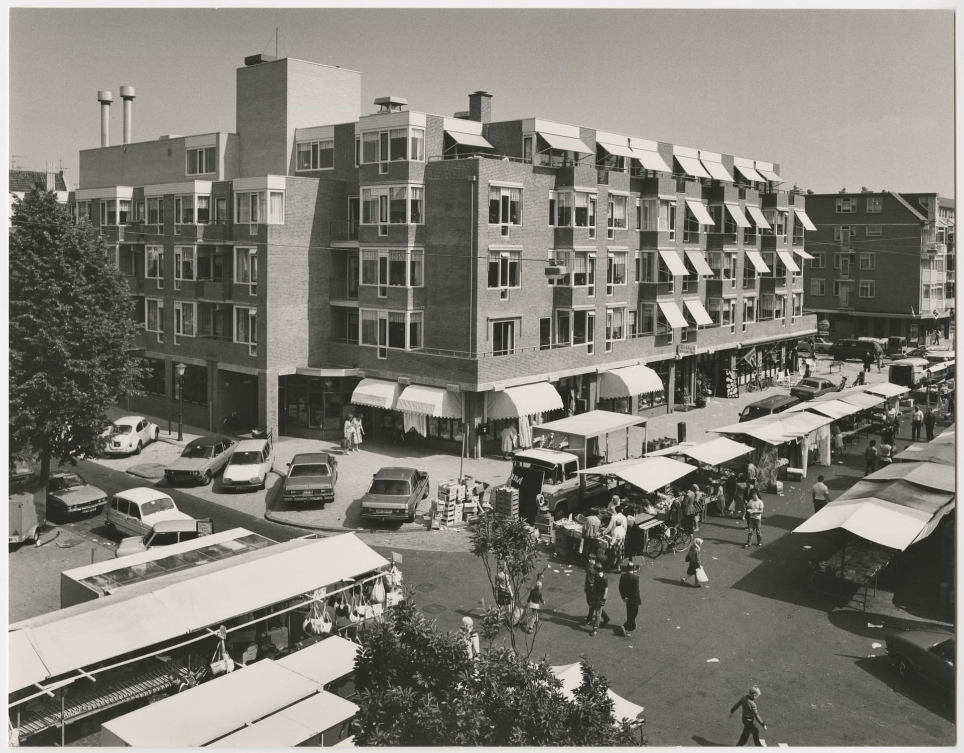 Abma, Hazewinkel, Dirks & De Haan, De Gooyer nursing home, Amsterdam, c. 1978. Photo Sybolt Voeten. Collection: Het Nieuwe Instituut, HAZE f2740-1  