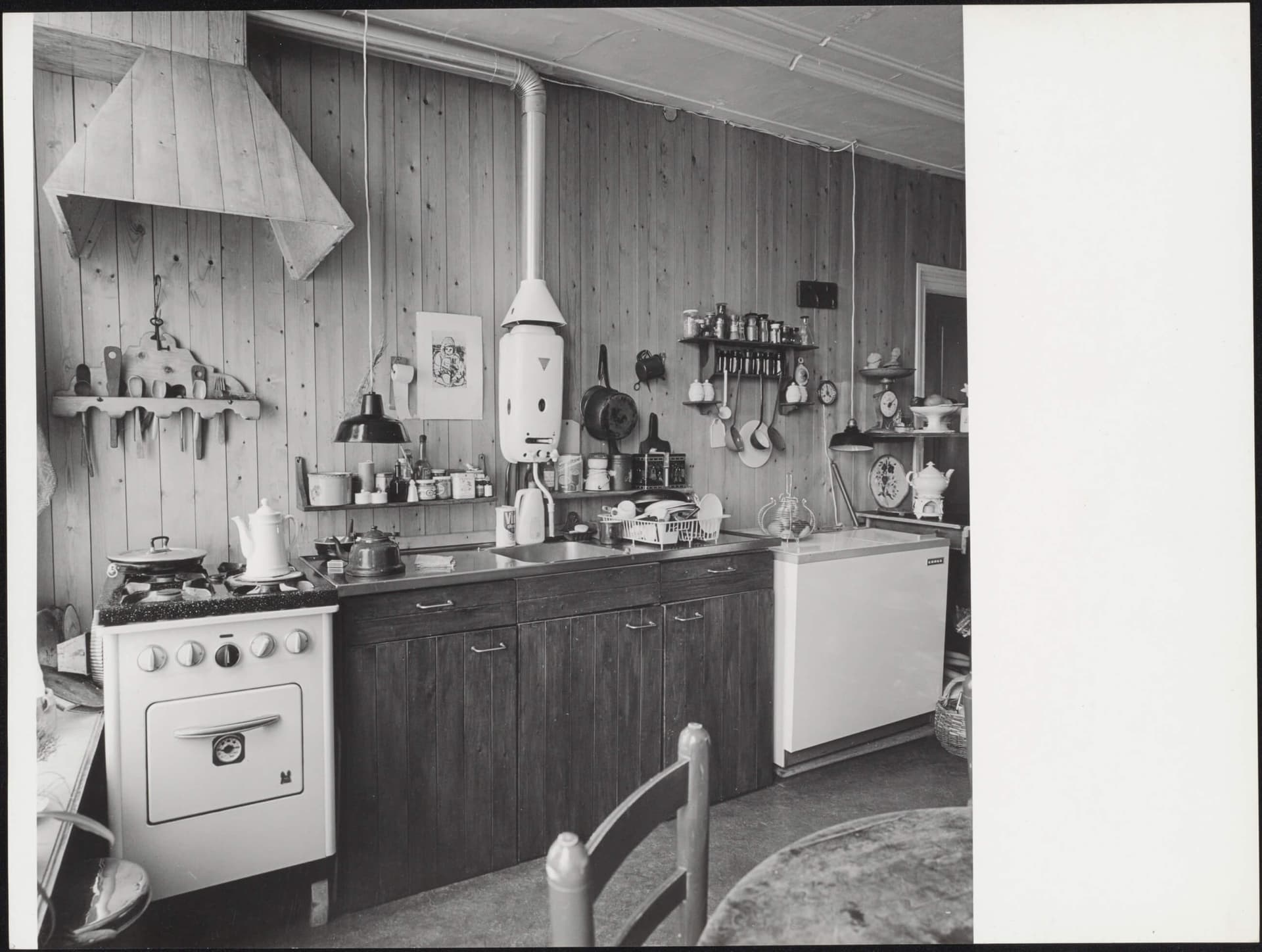 Does the lack of wall cabinets make this kitchen look cluttered or cosy? In any case, a lot of beautiful wood detailing adds character. Notice the ‘extractor hood’, which seems to be more decorative than practical. Kitchen. Photo: Ab Koers…  