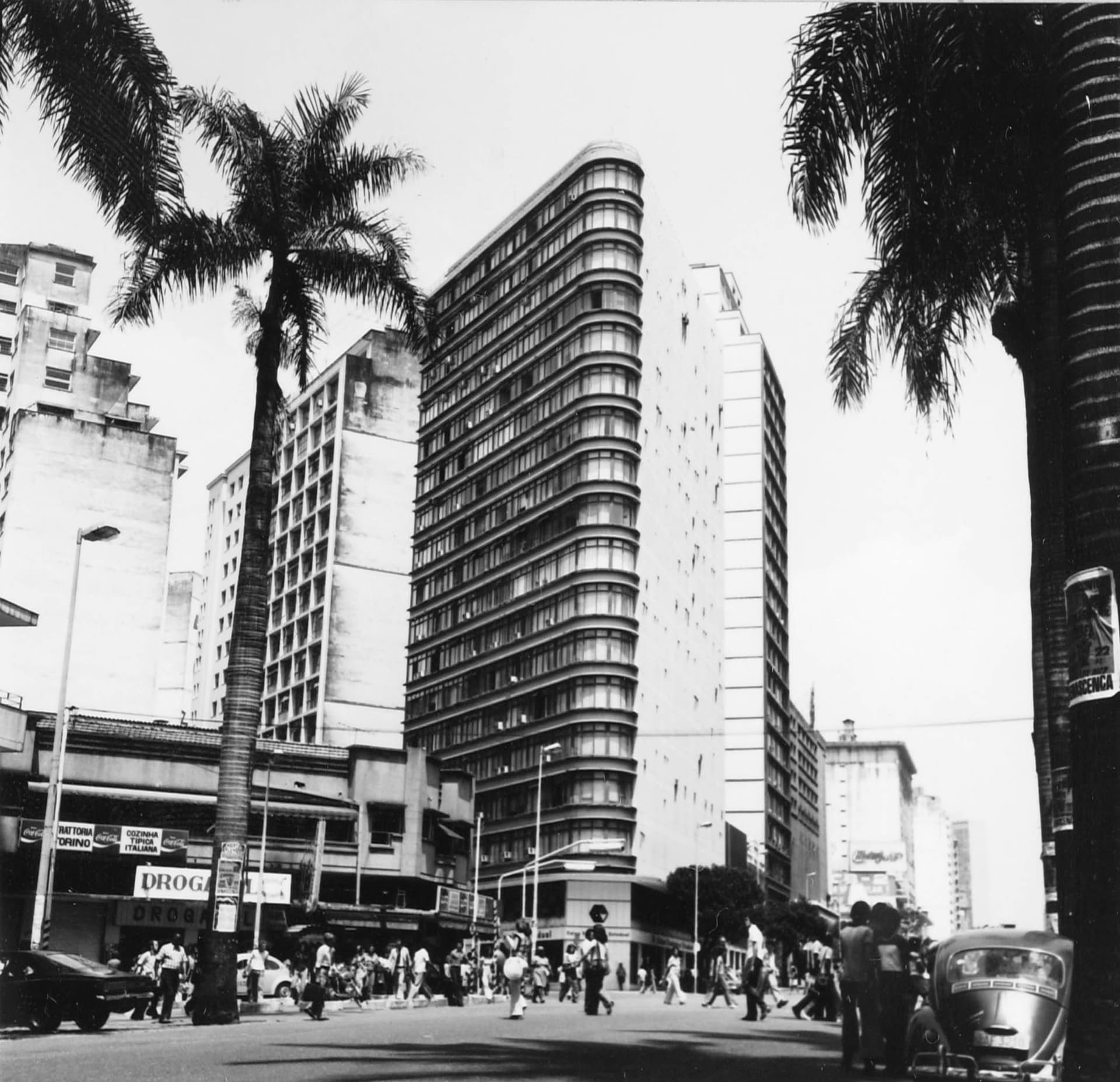 Stadsgezicht Belo Horizonte, negatief. Fotograaf: H.W. (Henk) van Rinsum, Brazilië, 1977. Inventarisnr.: TM-20015218. 