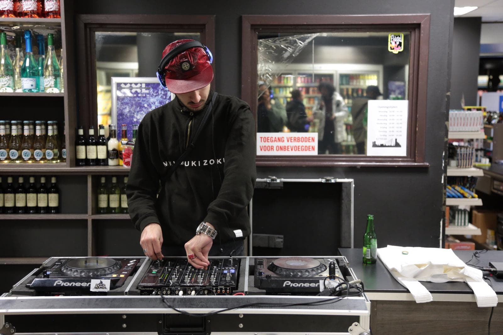  The Nightshop: Bodega Surrealism. Foto: Studio Narrative. 