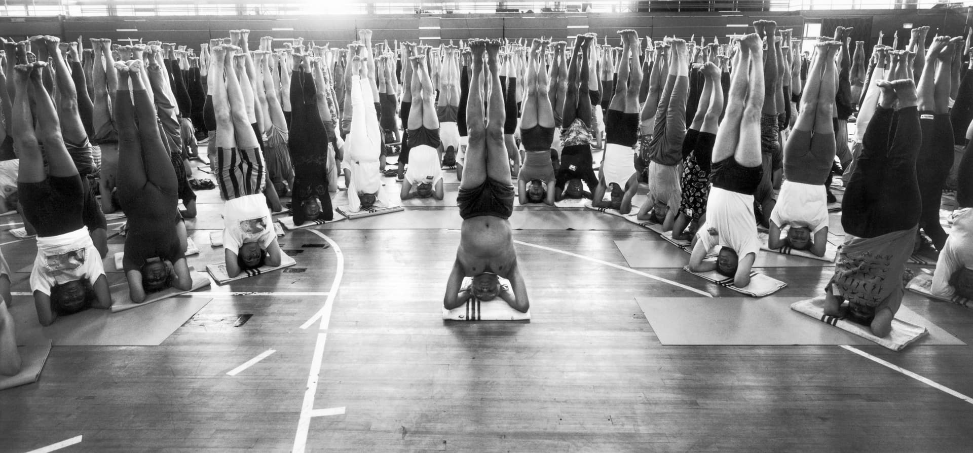 Indiase yogagoeroe B.K.S. Iyengar tijdens Iyengar Yoga Convention, Londen, 1993. Foto Ben Ickow 