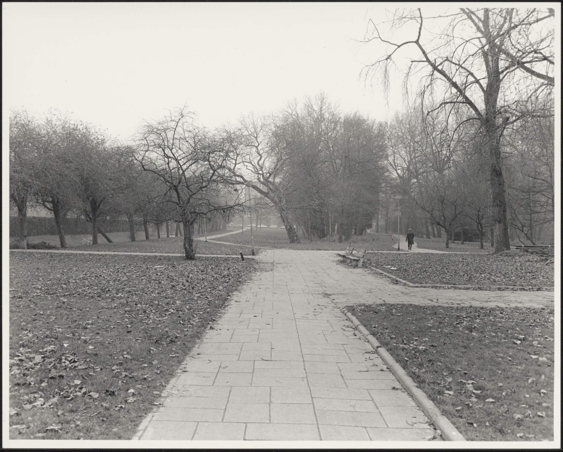 Gedeelte van het Museumpark tussen het toekomstige Het Nieuwe Instituut en de Kunsthal, 1987. Collectie Het Nieuwe Instituut, archief OMA, OMAR f36-28a 