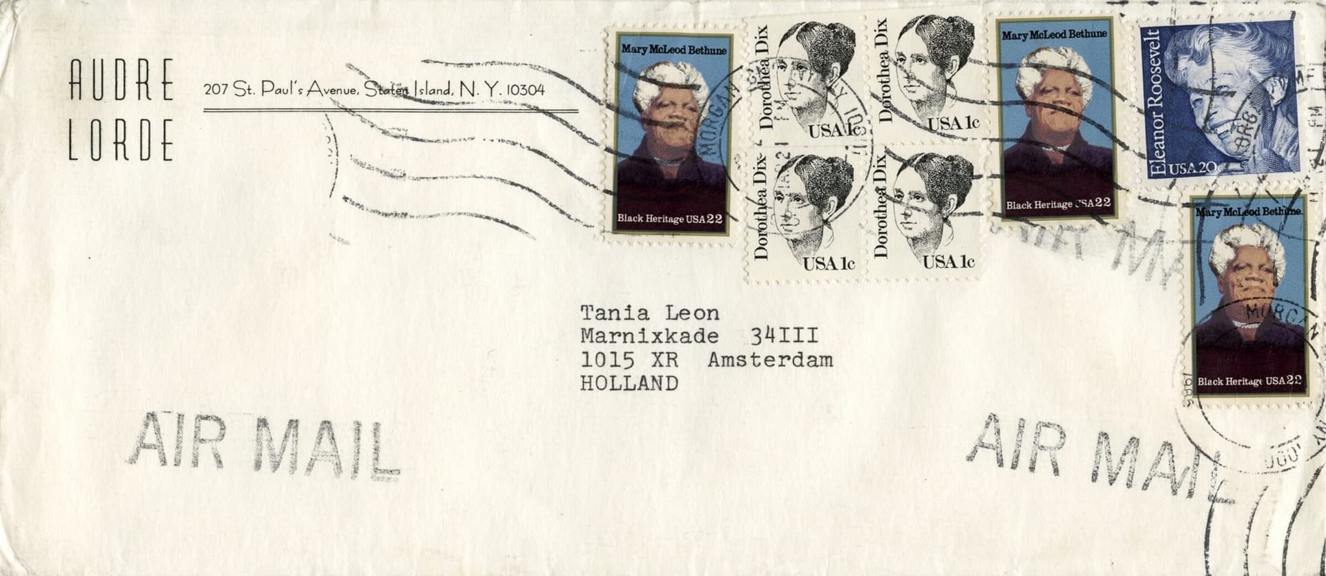 Envelop van een getypte brief van de Amerikaanse schrijver Audre Lorde aan Tania Leon, lid van de Amsterdamse groep “Sister Outsider”, 1986. Bron: Archief Tania Leon, Collectie IAV-Atria 