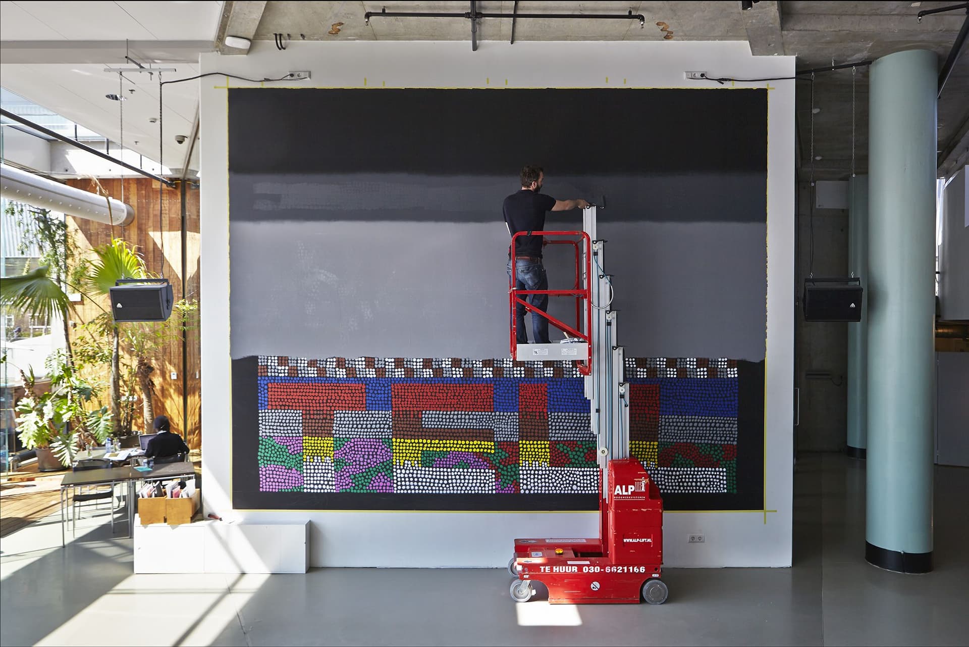  Job Wouters. Start muurschildering #5. Foto Corriette Schoenaerts 