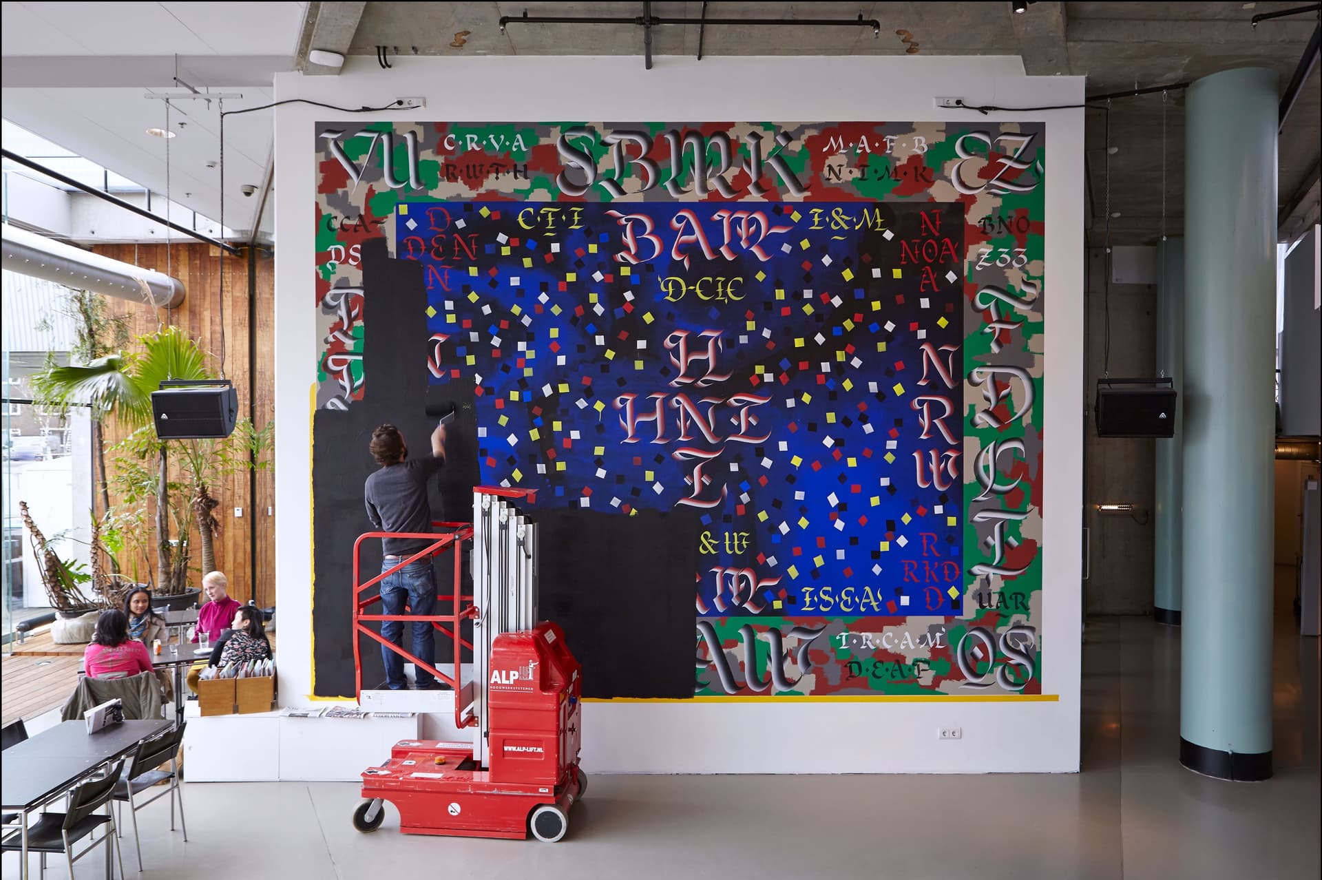  Job Wouters. Start muurschildering #4. Foto Corriette Schoenaerts 