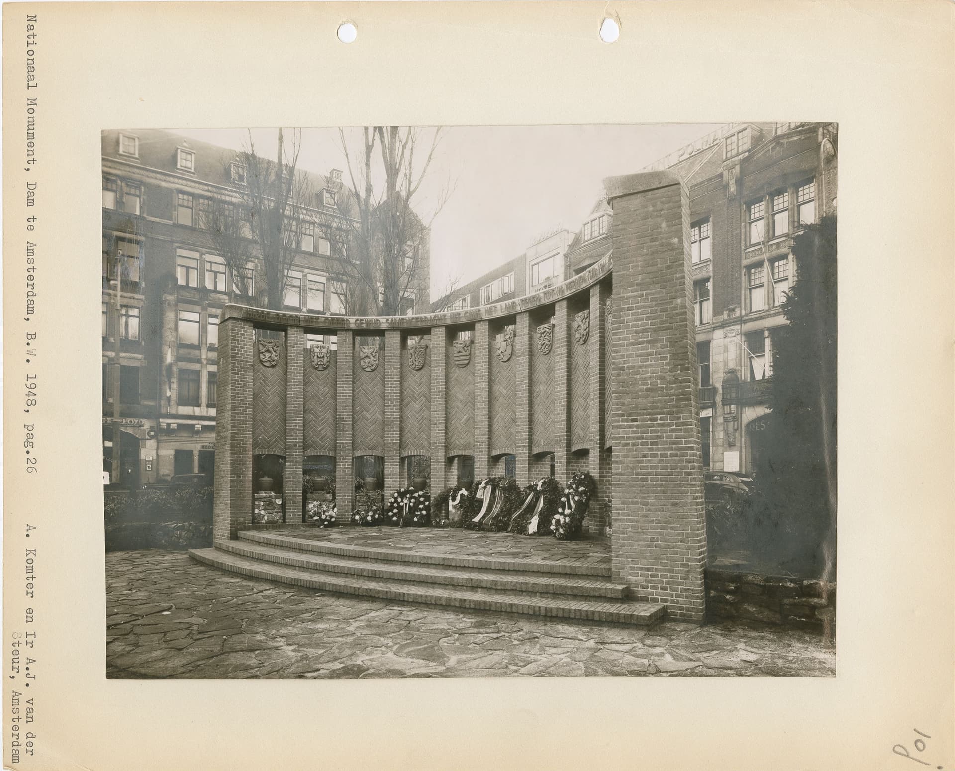  A. Komter. Tijdelijk Monument op de Dam, Amsterdam, 1947. Collectie Het Nieuwe Instituut 