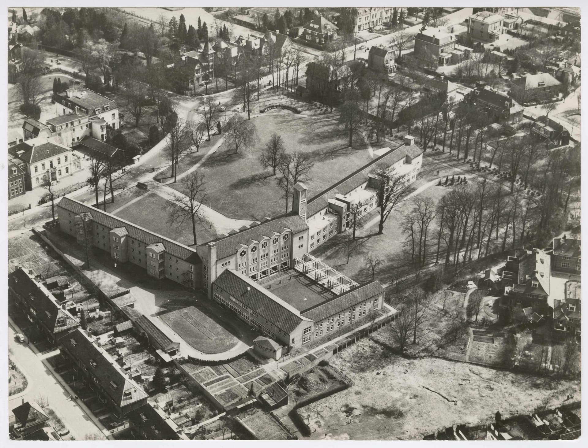  A.Komter, De Klokkenbelt, Almelo, 1952. Client: Dutch Reformed Congregation, Almelo. Collection: Het Nieuwe Instituut, KOMT f34-43 