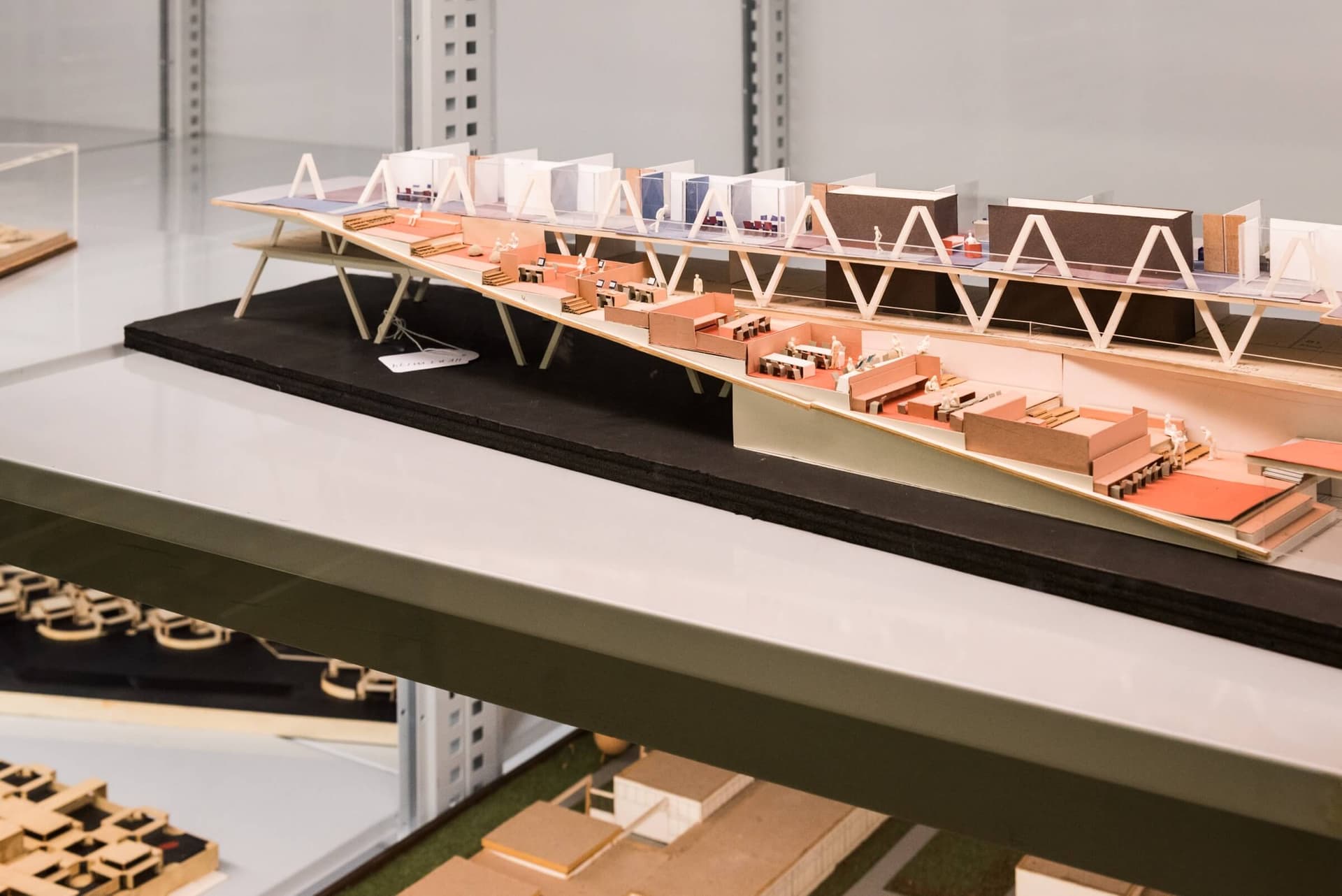 Maquettes in het depot. Foto Petra van der Ree 