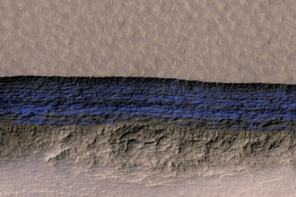 Laag waterijs op Mars, foto: NASA. 