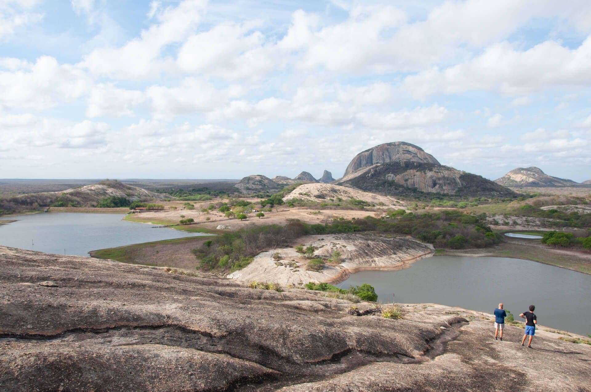 View of a monolith in the region of Quixadá. Photo credit: O grupo inteiro. 