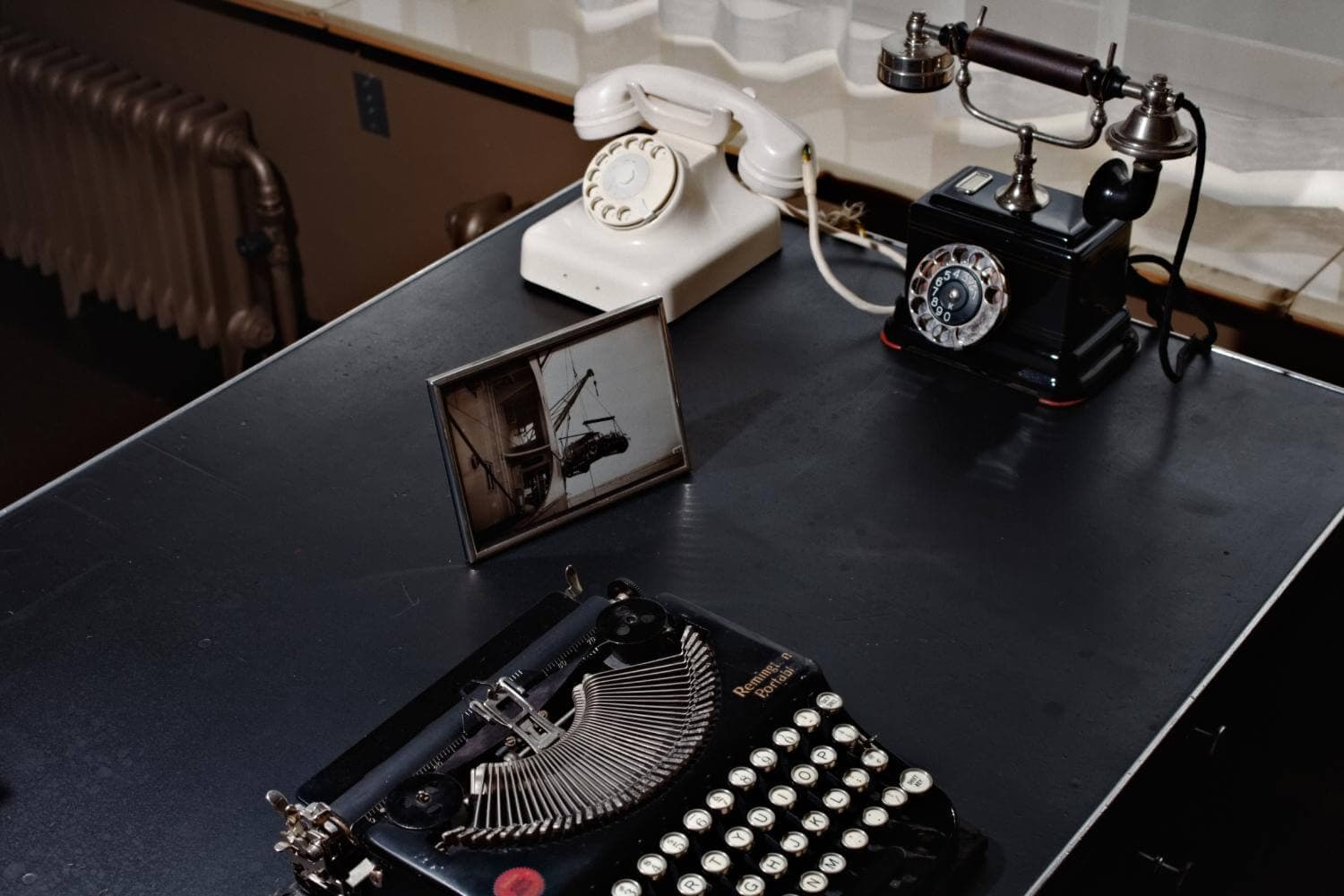 Telefoons in de bibliotheek. Foto Johannes Schwartz. 