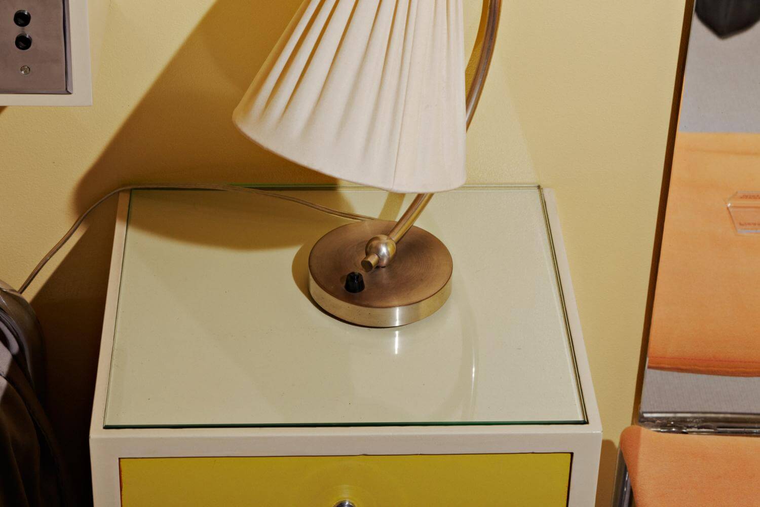 Bedside table. Photo Johannes Schwartz 