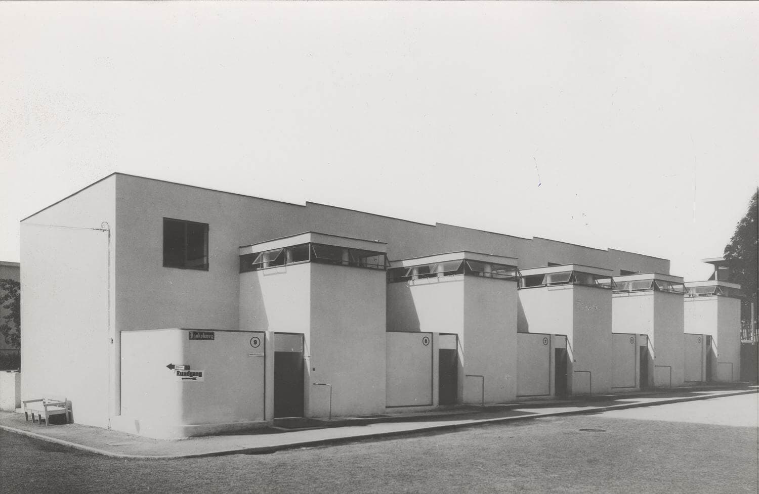 Huizenblok J.J.P. Oud. Weissenhofsiedlung Stuttgart. Collectie Nieuwe Instituut. OUDJ ph409 . 