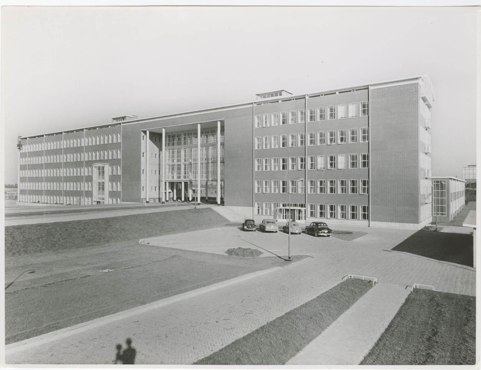 W.M. Dudok. Hoogovens IJmuiden, 1948-1951. Collectie Het Nieuwe Instituut, DUDO_176FM.72. Foto Jan Versnel © Maria Austria Instituut 