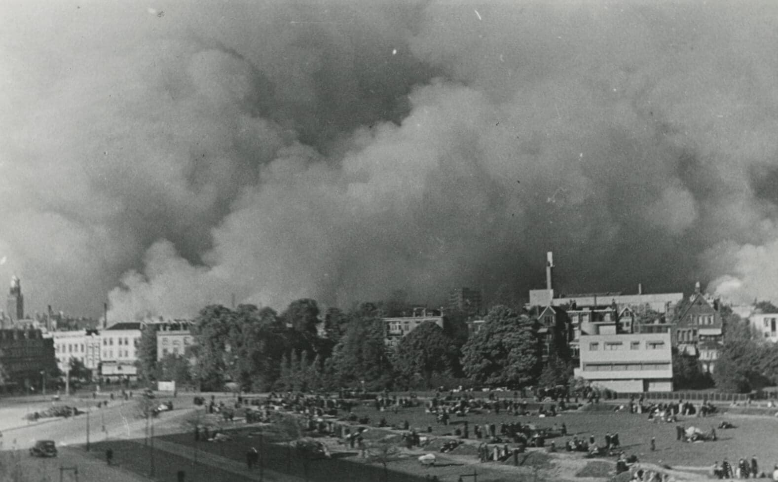 Land van Hoboken during the bombing of Rotterdam, 1940. Collection Het Nieuwe Instituut, loan BIHS