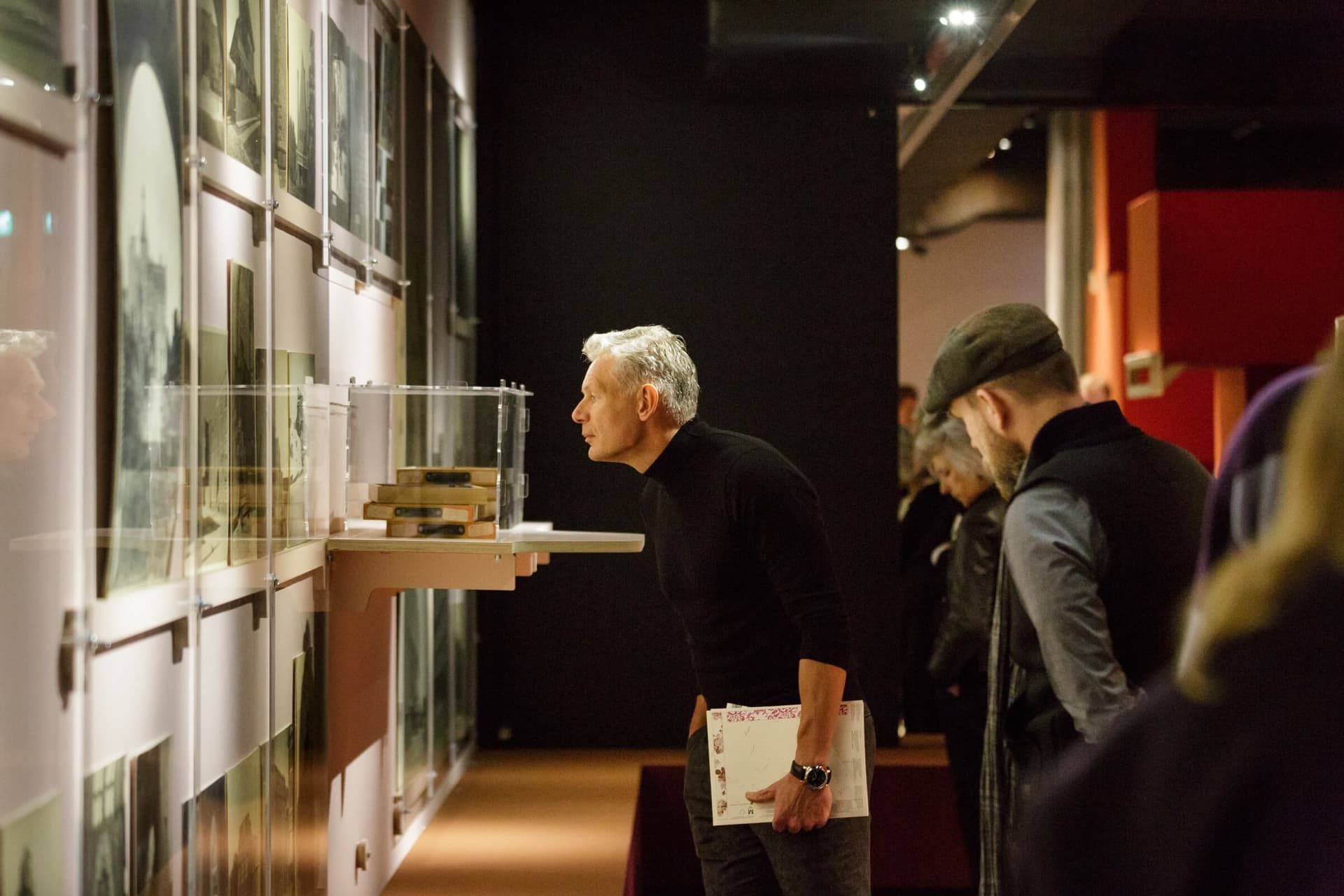 Achiefmateriaal tentoongesteld. Foto Fred Ernst 
