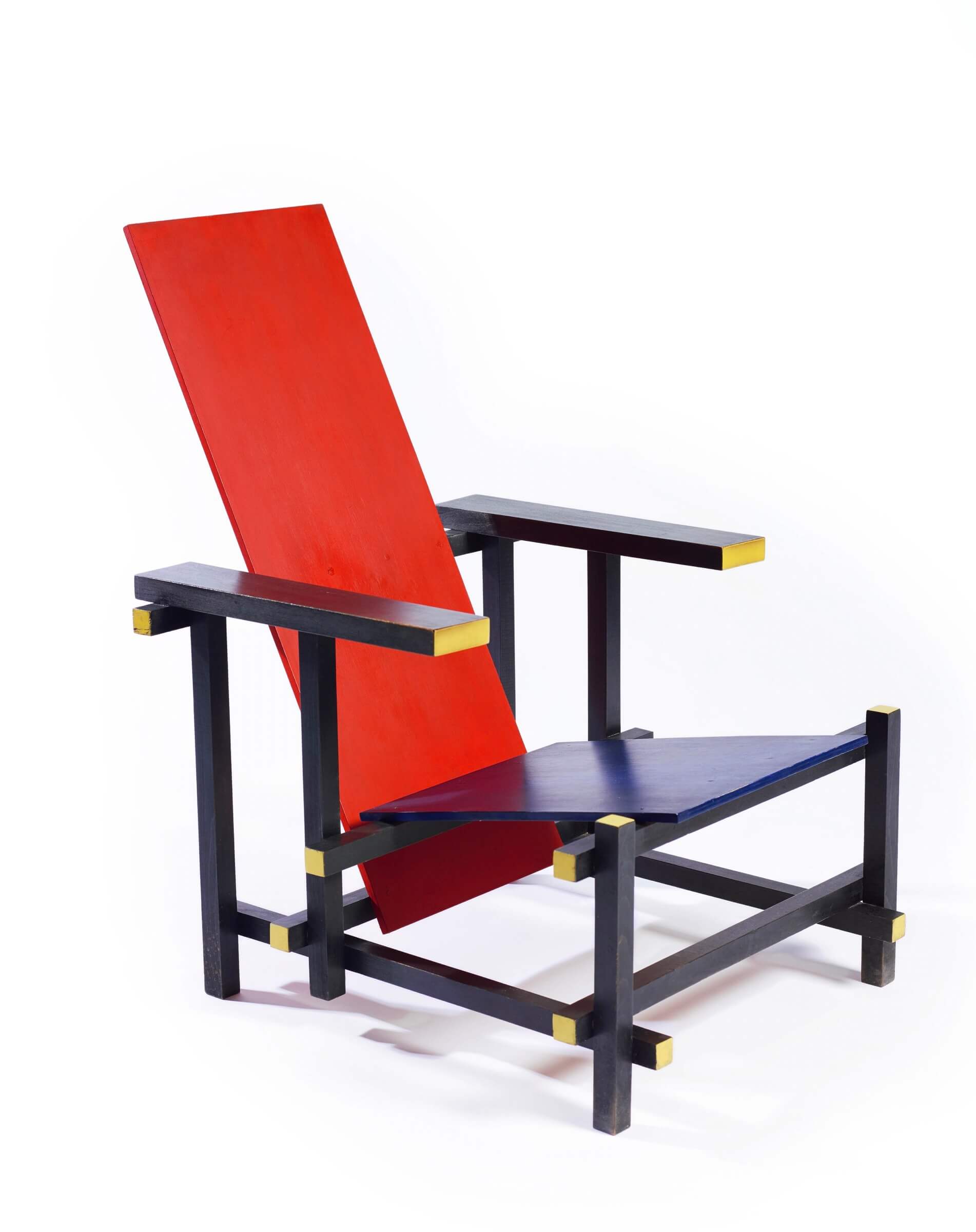 Gerrit Rietveld, Rood-blauwe leunstoel, circa 1918, beukenhout en multiplex 87,5 x 60 x 76 cm. Gemeentemuseum Den Haag 