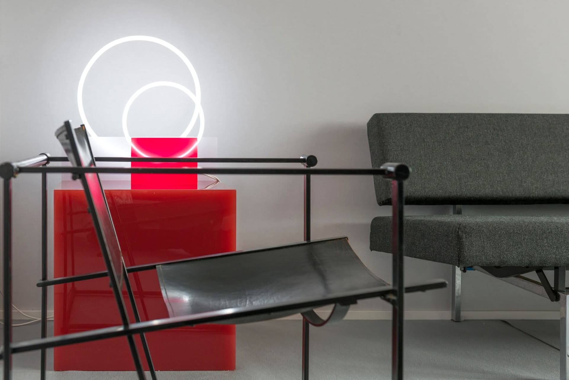 Spatial composition in Red, Blue and Yellow. Curated and designed by Studio Sabine Marcelis. Photo Lothaire Hucki 