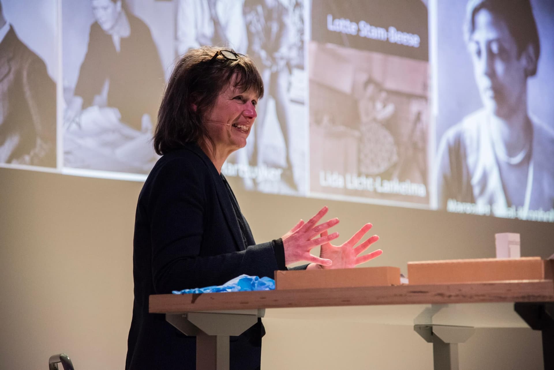 Dwars door het archief: Feminismen in de architectuur. Suzanne Mulder. Foto Josca Dullaart 