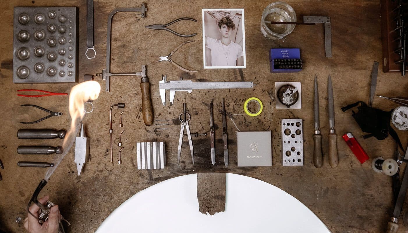 Workshop The New Haberdashery. Design your own trophy with jewellery designer Martine Viergever. Photo Arno Hartensveld. 