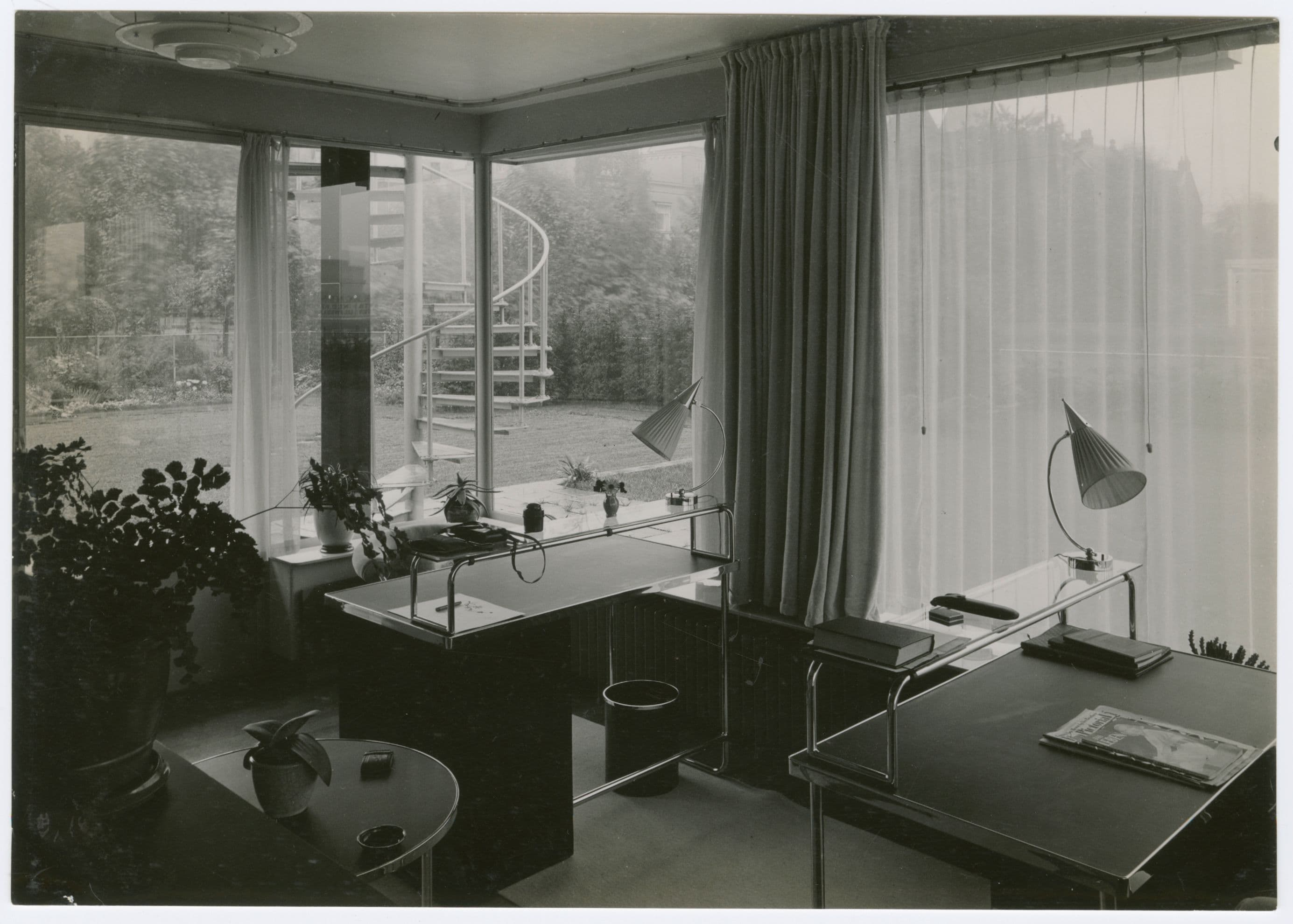 The studio. Photo: Piet Zwart. From Sonneveld House’s photo album, by Jan Kamman and Piet Zwart, 1933. Collection Het Nieuwe Instituut, SONN 3030. Loan BIHS. Copyright Pictoright.