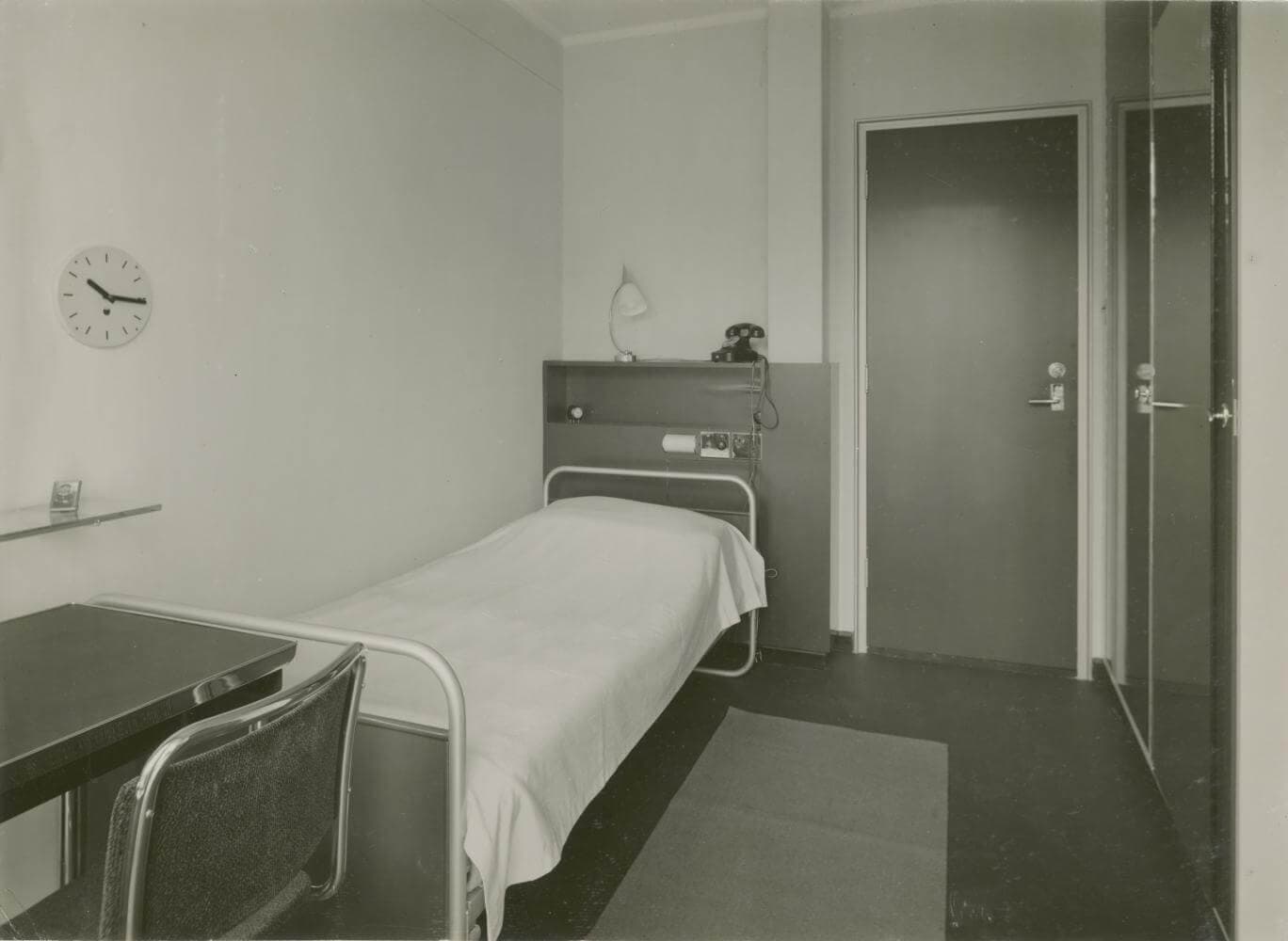 One of the servant's room. Photo Piet Zwart. Collection Nieuwe Instituut. © Piet Zwart / Nederlands Fotomuseum 