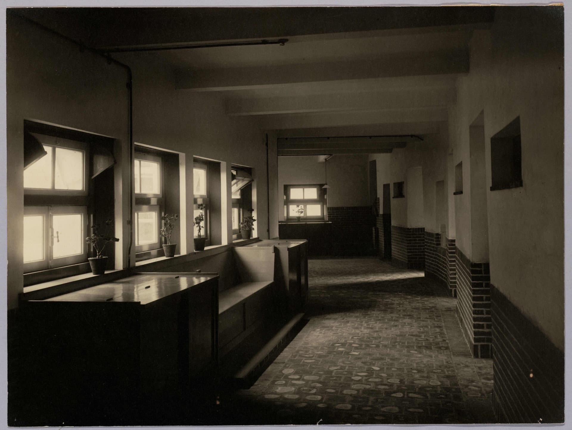  J. Duiker en B. Bijvoet, Karenhuizen, Alkmaar, 1916-1920. Opdrachtgever: Vereeniging voor Volkshuisvesting  ‘Alkmaar’. Collectie TENT o444