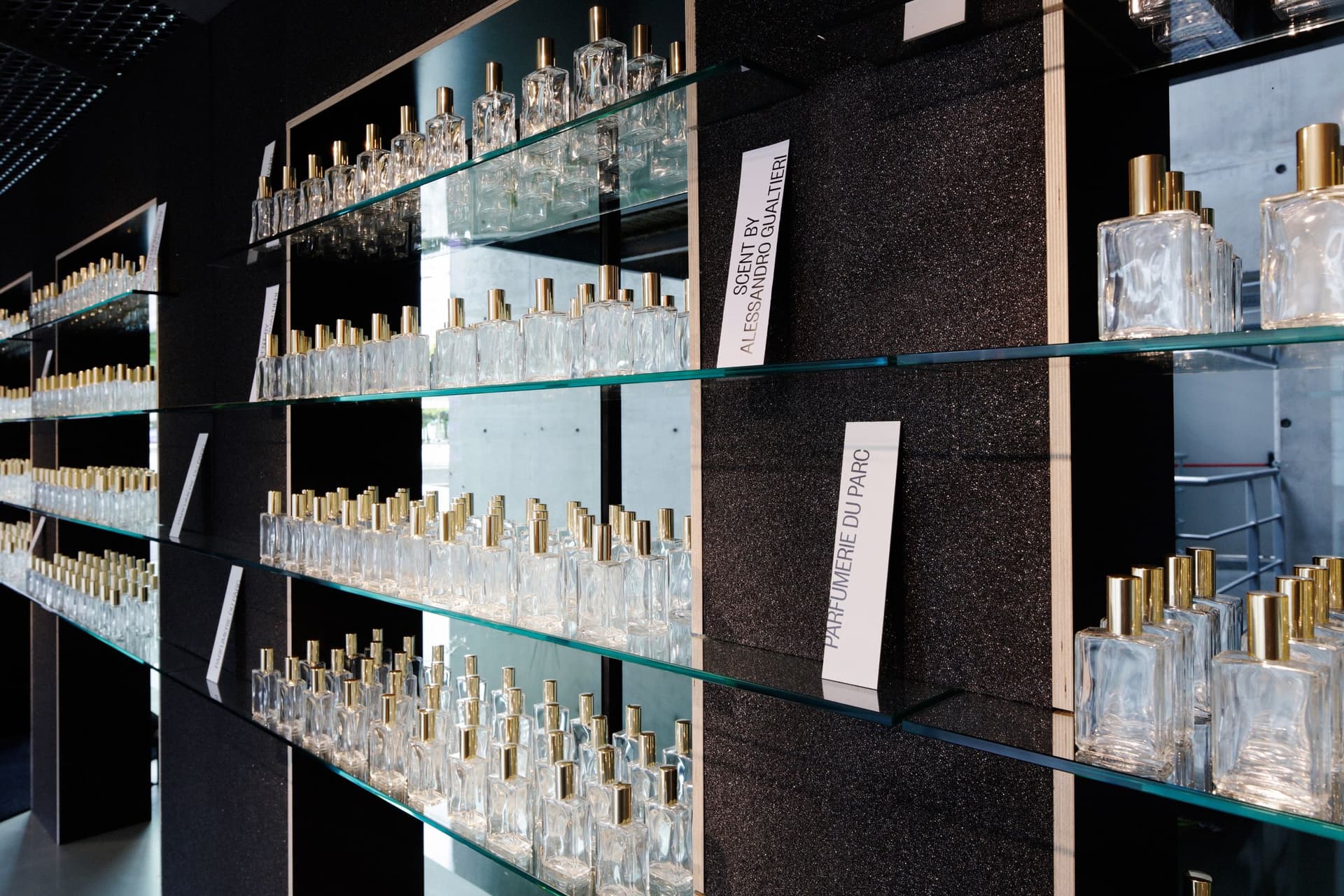 Parfumerie du Parc. Temporary Fashion Museum. Photo Johannes Schwartz. 