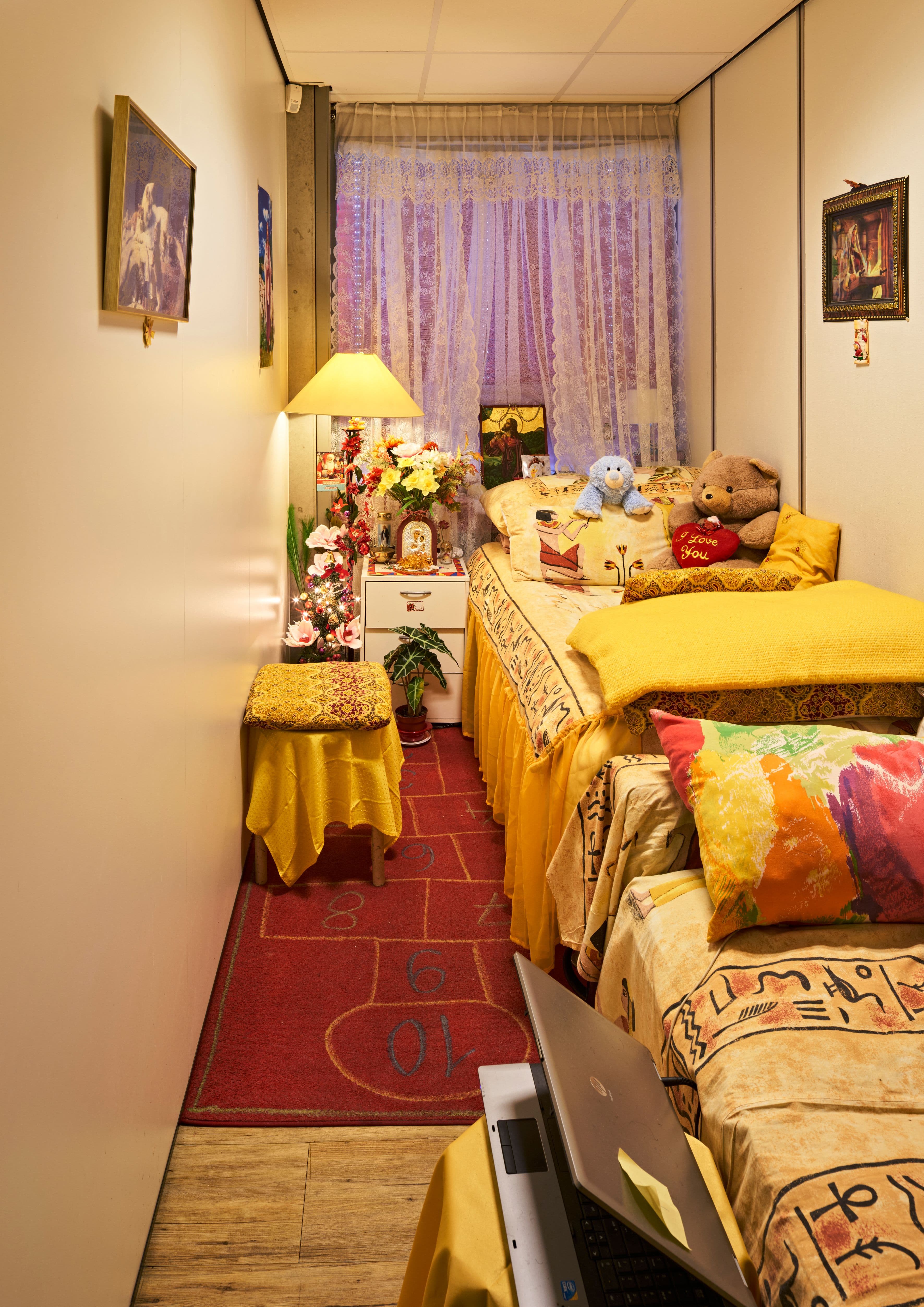 Vluchtmaat. Ground floor - Private room. Photo by Johannes Schwartz 
