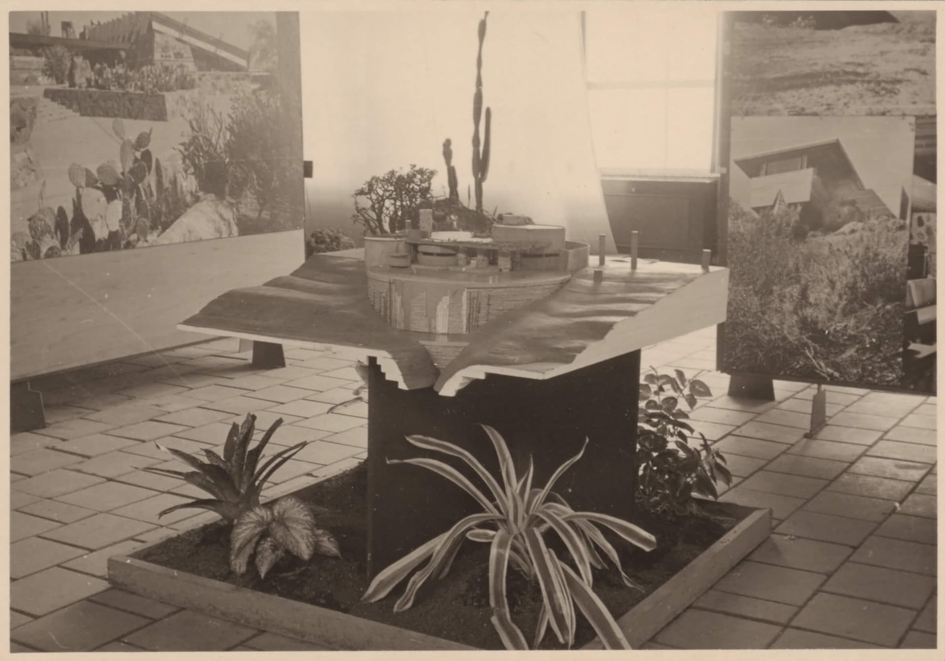 J.J.P. Oud. Frank Lloyd Wright exhibition in Rotterdam Ahoy, 1952-53. Oud initiated and supervised the exhibition. Collection Het Nieuwe Instituut, OUDJ 67. 